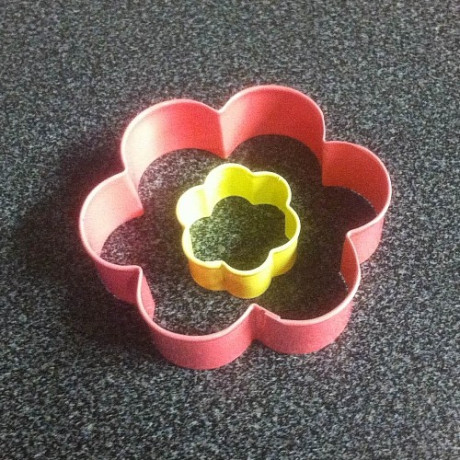 Vykrajovátko - Květina (2 ks)